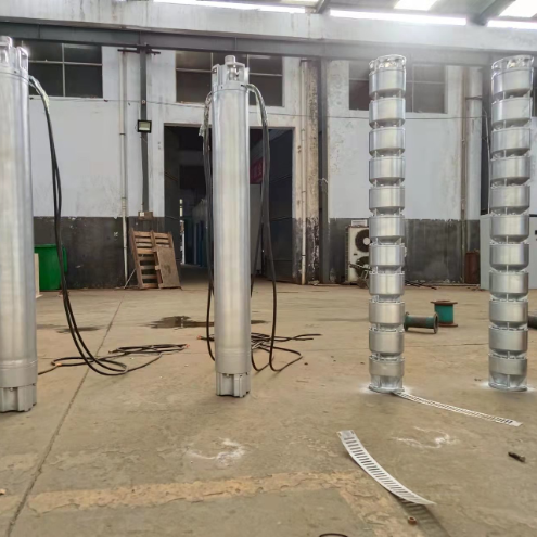 Υποβρύχια Αντλία από Ανοξείδωτο Ατσάλι 140 kW με Μανομετρικό Ύψος 220 m και Παροχή 136 m³/h για Εφαρμογές Βαθιών Φρεατίων